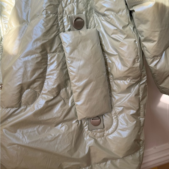 Women's Shiny Puffer Coat - Picture 3 of 5